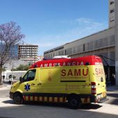 Una unidad del SAMU en el Hospital General de Alicante 