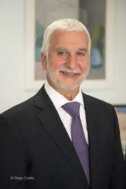 "No creo que haya más de una candidatura parra sucederme, pero las que haya, tendrán mi apoyo" "No creo que haya más de una candidatura parra sucederme, pero las que haya, tendrán mi apoyo"