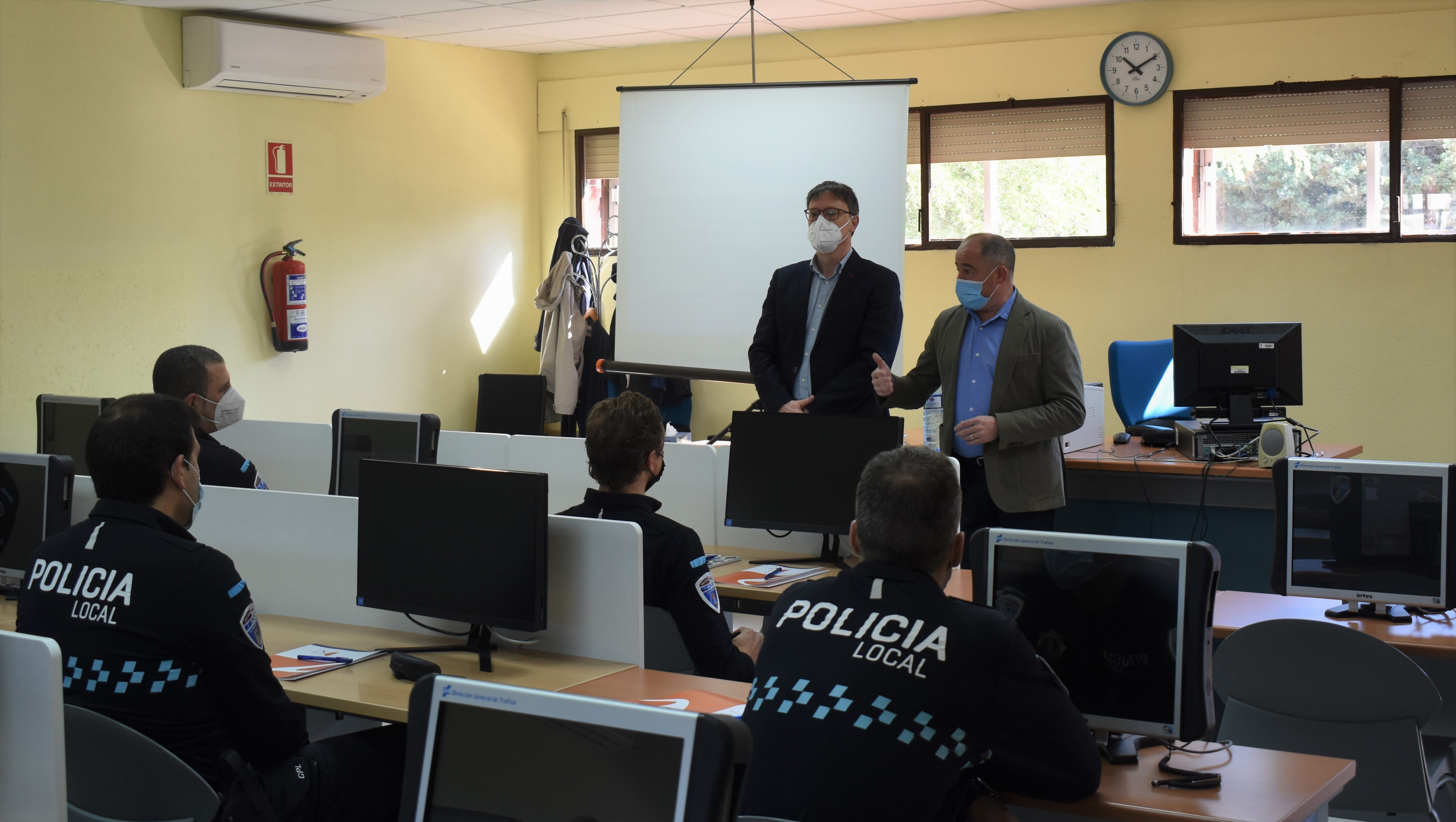 La Policía Local forma a sus agentes en medición de velocidad La Policía Local forma a sus agentes en medición de velocidad