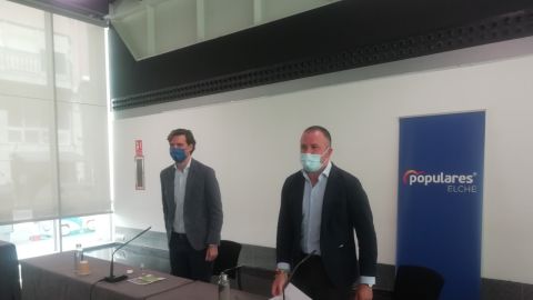 Los dirigentes Pablo Montesinos y Pablo Ruz en el centro de congresos de Elche.