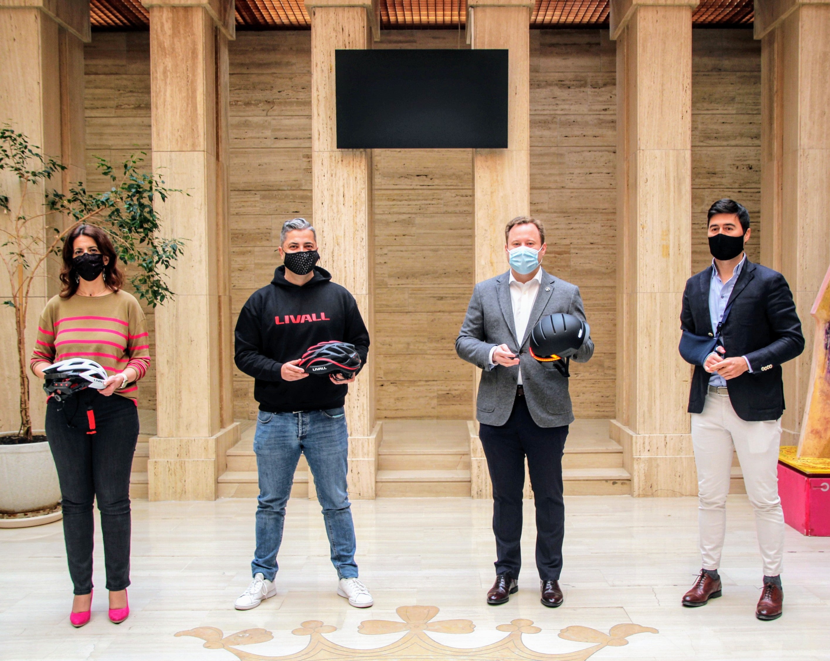Un casco 'inteligente' de Albacete se hace con el Premio AXA innovación y Desarrollo en Seguridad Vial Un casco 'inteligente' de Albacete se hace con el Premio AXA innovación y Desarrollo en Seguridad Vial