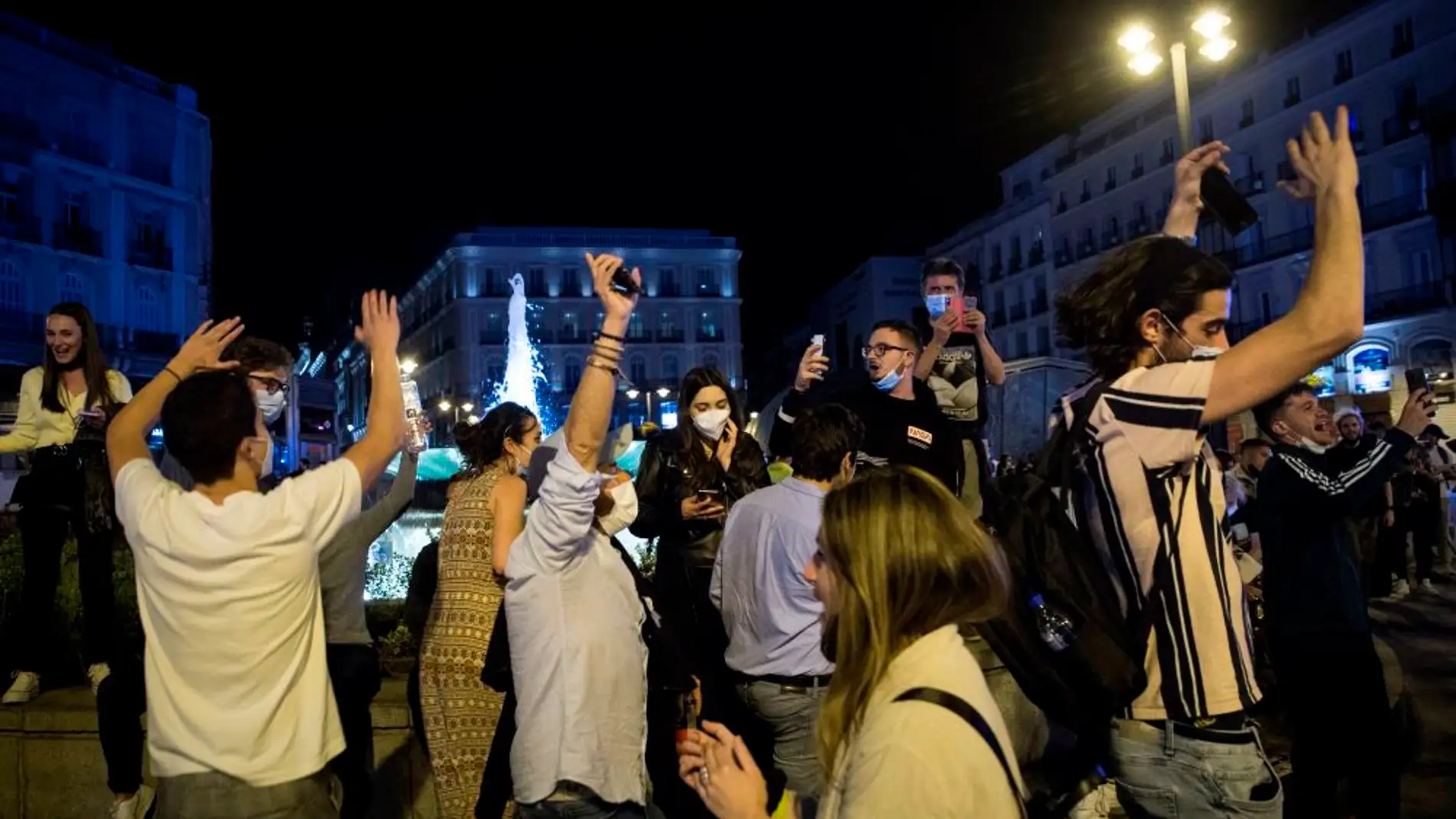 Imágenes de reuniones masivas en la Puerta del Sol de Madrid el pasado fin de semana 