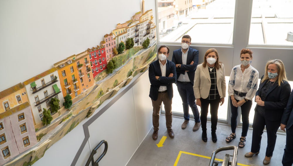 Una de esas maquetas en una de las escaleras del centro