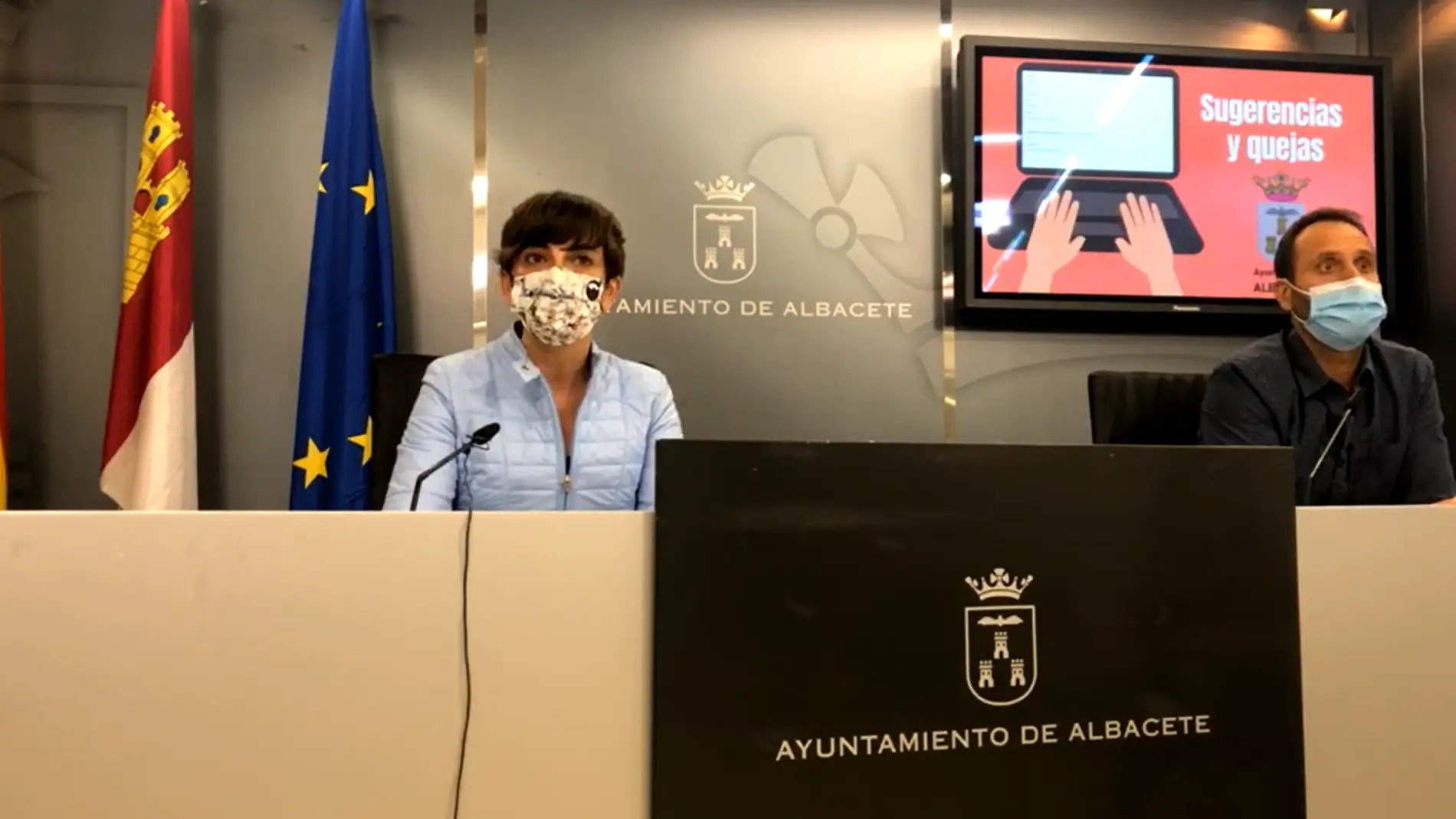 Ana Albaladejo, concejal de Barrios y Pedanías, en la presentación de la nueva app 'Sugerencias y quejas'