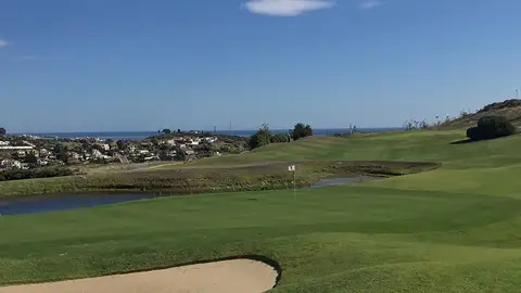 El hoyo 1 del campo Azata Golf en Estepona Liga Provincial de Golf