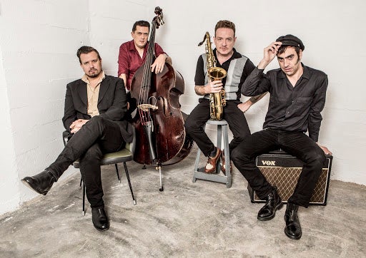 Dani Nel·lo fa sonar el saxo a la banda ‘Mambo Jambo’, que presenta el disc ‘Exotic rendezvouz’ Dani Nel·lo fa sonar el saxo a la banda ‘Mambo Jambo’, que presenta el disc ‘Exotic rendezvouz’