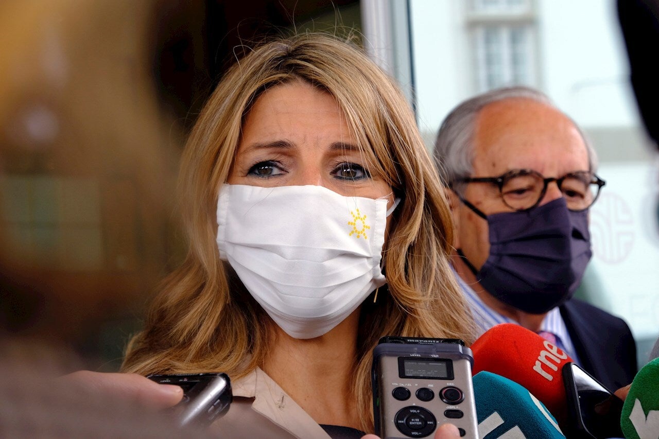 Díaz sobre la decisión de la patronal de no apoyar la subida del SMI: "Eso no es negociar, son líneas rojas y fronteras" Díaz sobre la decisión de la patronal de no apoyar la subida del SMI: "Eso no es negociar, son líneas rojas y fronteras"