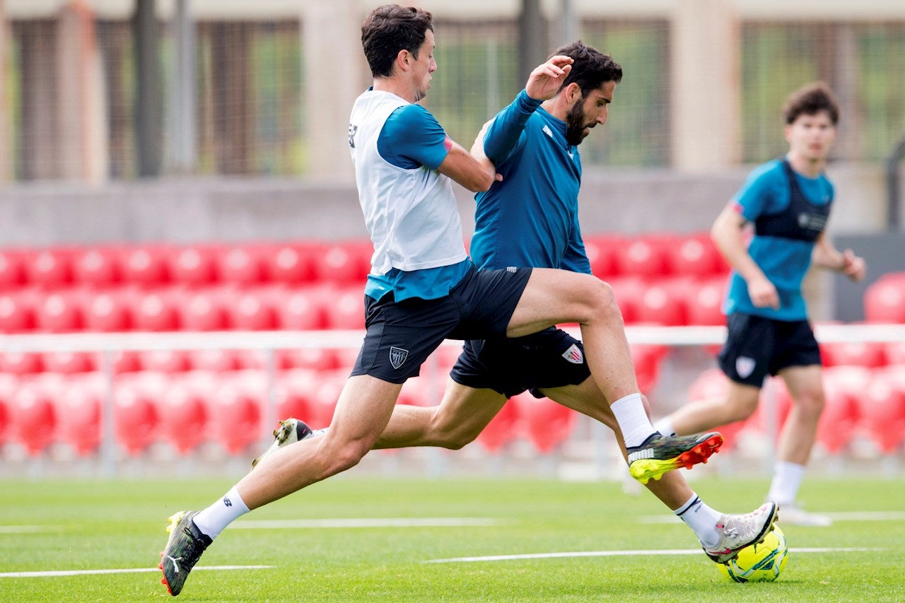 Raúl García: "Nunca nadie se para a pensar que somos personas" Raúl García: "Nunca nadie se para a pensar que somos personas"