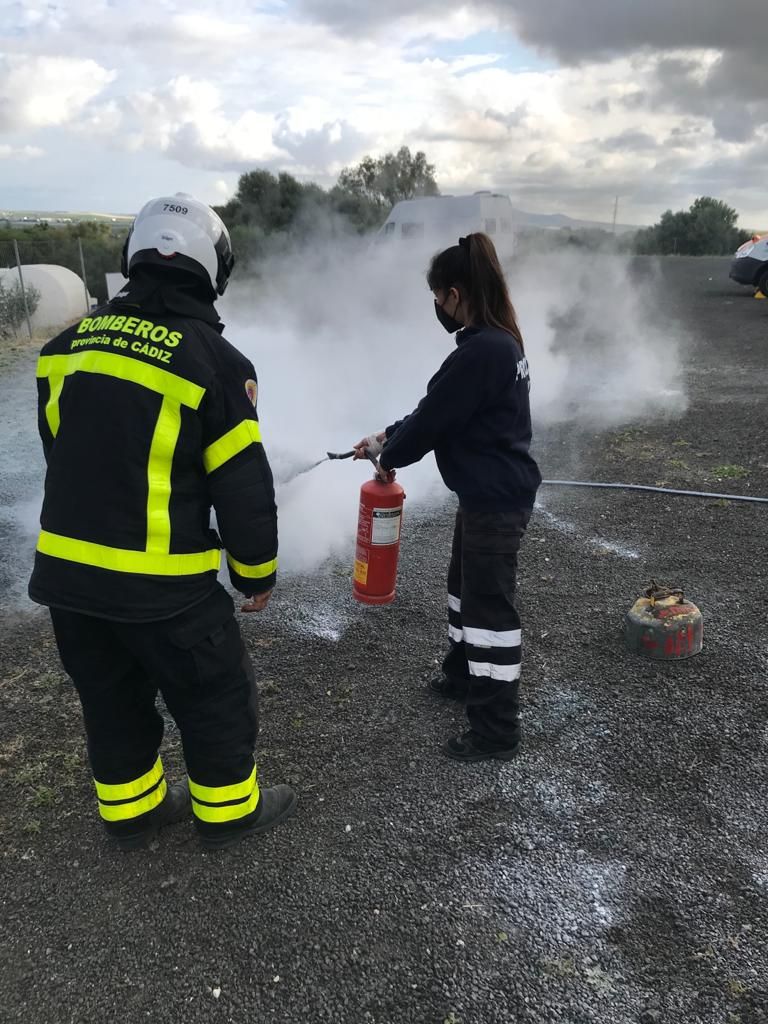 Una veintena de nuevos voluntarios de Protección Civil de Chiclana superan el curso de formación básica Una veintena de nuevos voluntarios de Protección Civil de Chiclana superan el curso de formación básica