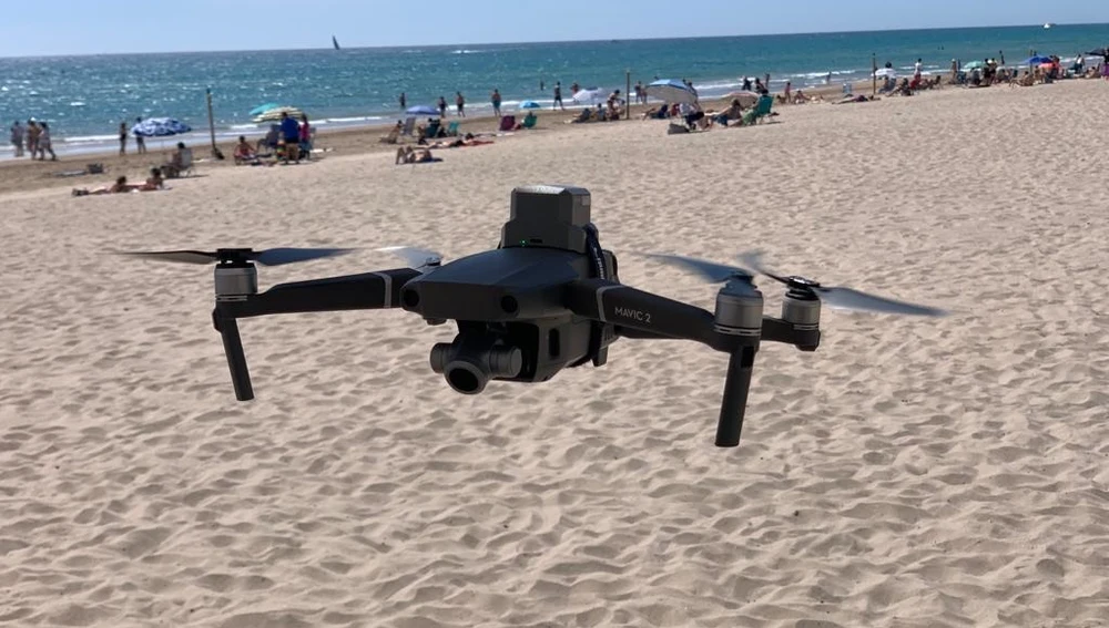 Un dron controlando las playas.