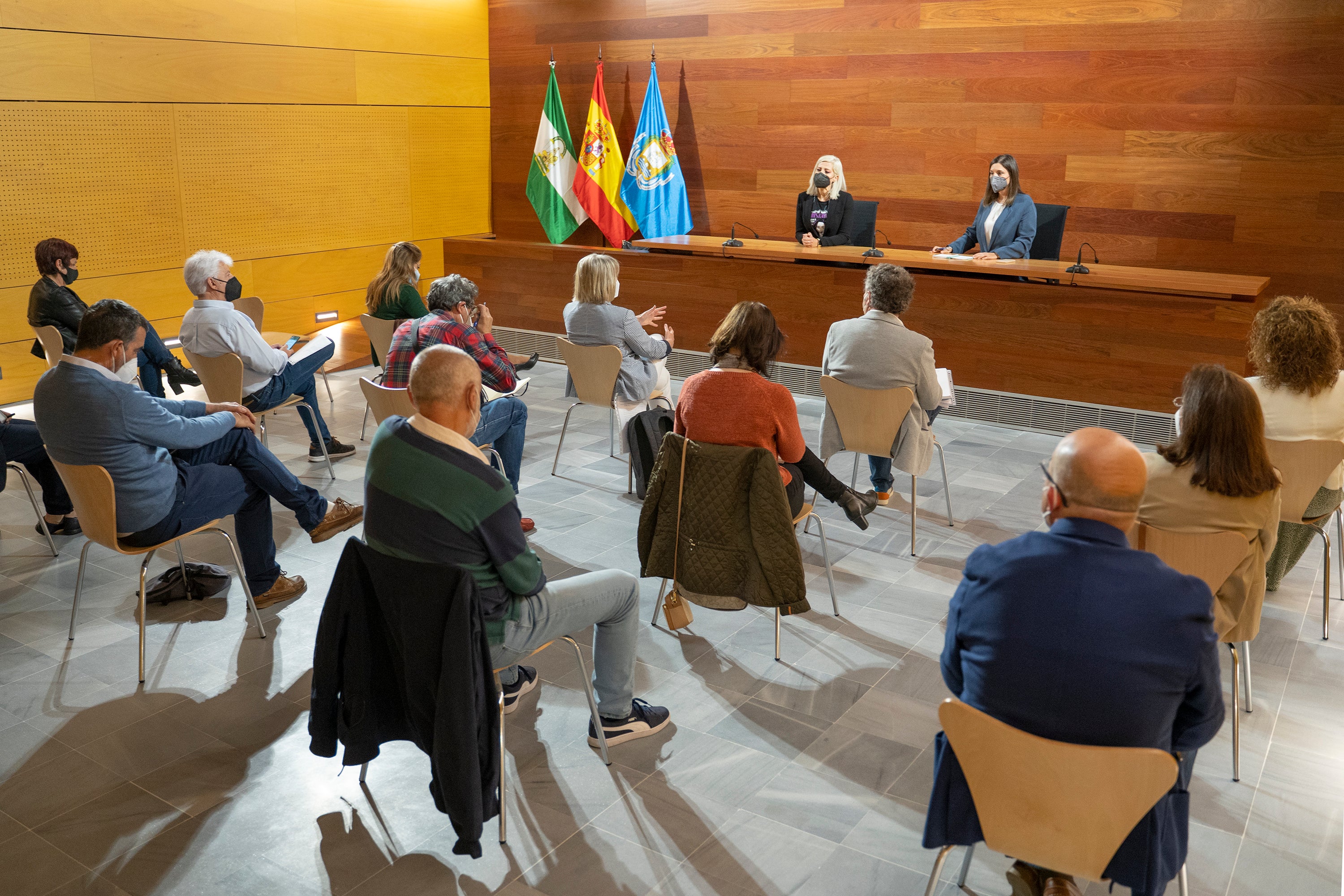Cavada refuerza el contacto directo con los centros educativos y acuerda mejoras con las directivas Cavada refuerza el contacto directo con los centros educativos y acuerda mejoras con las directivas