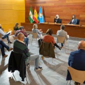 Instantes de la reunión con los directores de los centros de San Fernando