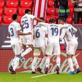Los jugadores del Real Madrid celebrando un gol