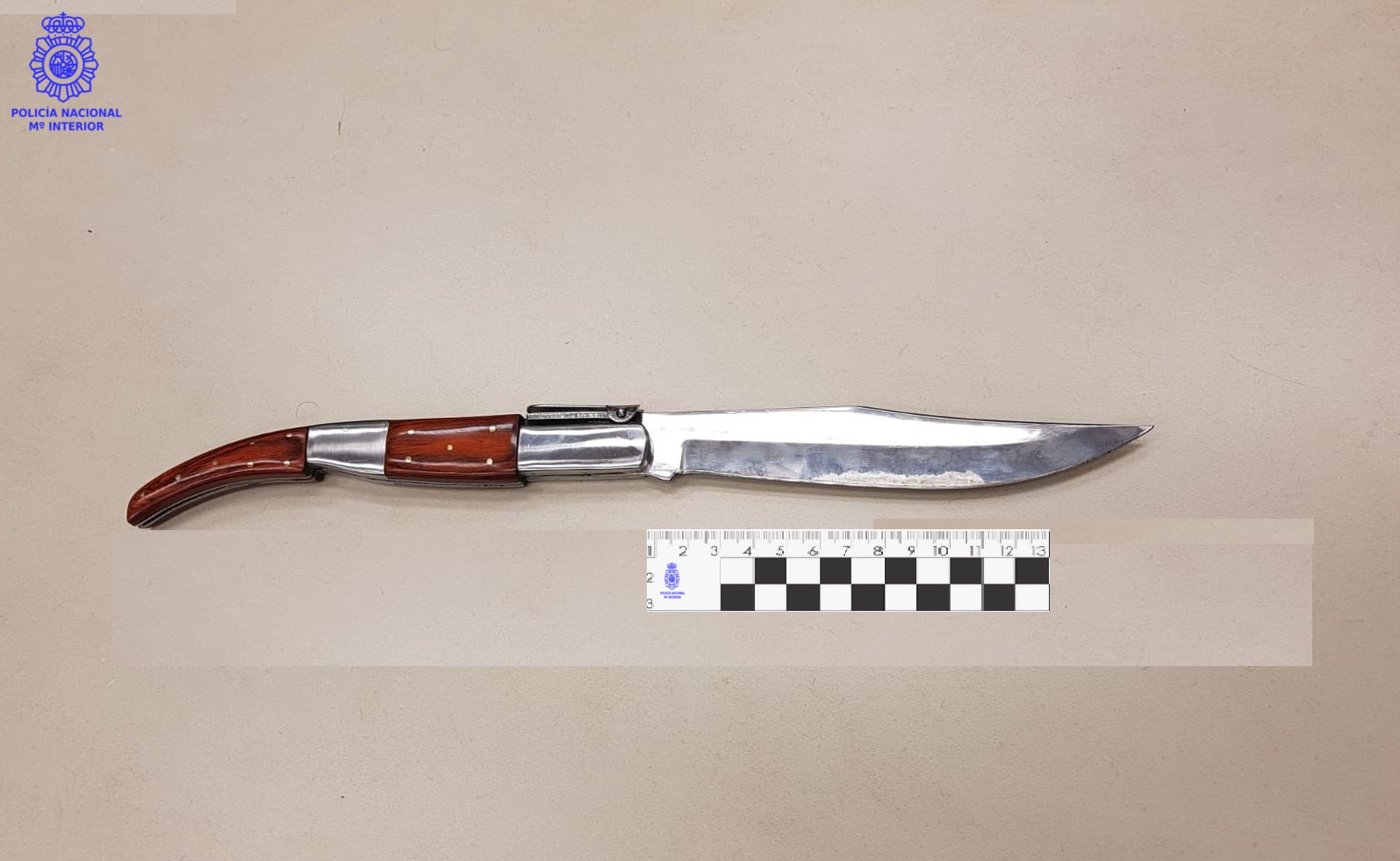 Detenido por amenazar con un cuchillo a dos personas durante la celebración de una comunión Detenido por amenazar con un cuchillo a dos personas durante la celebración de una comunión