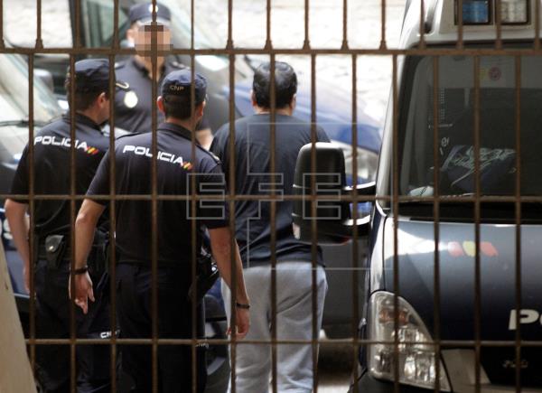 Piden prisión permanente revisable para el hombre que apuñaló a su hermano y a sus padres Piden prisión permanente revisable para el hombre que apuñaló a su hermano y a sus padres