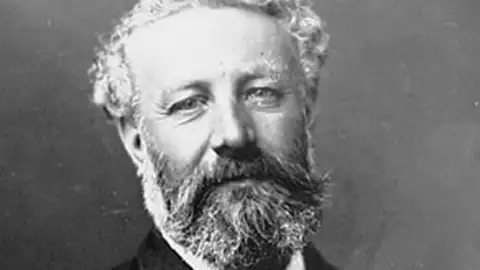 Repassem els principals autors de novel·la del segle XIX a França, entre ells Jules Verne Repassem els principals autors de novel·la del segle XIX a França, entre ells Jules Verne