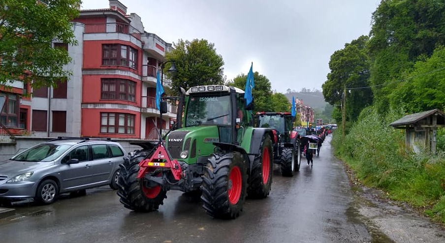 El concejal de Agroganadería de Llanes se muestra "orgulloso" de las gentes del campo tras la protesta del sábado El concejal de Agroganadería de Llanes se muestra "orgulloso" de las gentes del campo tras la protesta del sábado