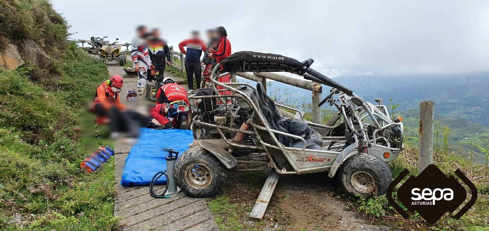 Dos heridos por el vuelco de un buggy en una pista foresta de Mieres Dos heridos por el vuelco de un buggy en una pista foresta de Mieres