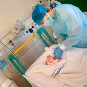 Primer trasplante cardíaco en parada a un bebé incompatible con el donante