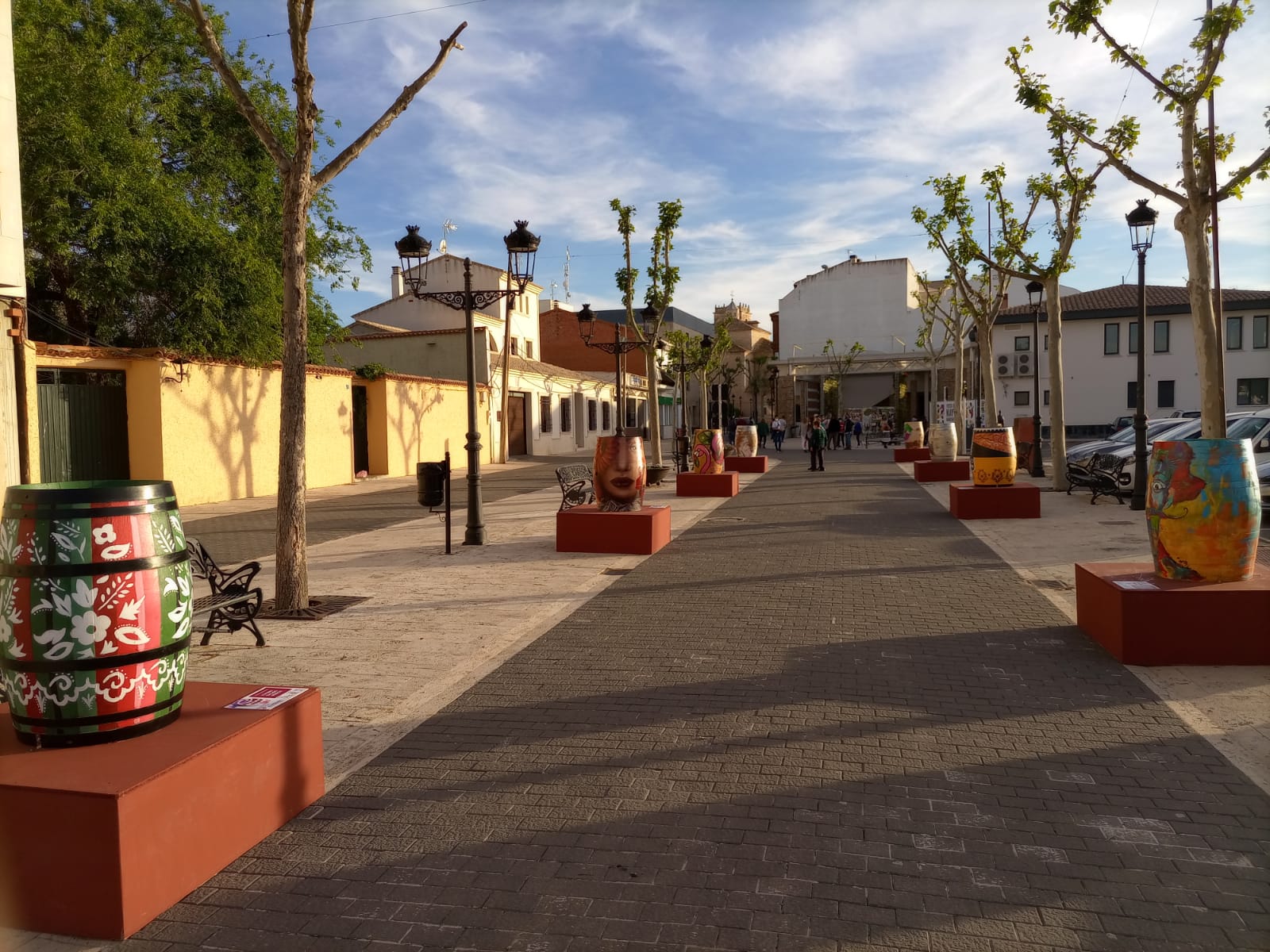 El Paseo de la Mota de Pedro Muñoz se llena de color gracias al concurso “Arte en Mayos” El Paseo de la Mota de Pedro Muñoz se llena de color gracias al concurso “Arte en Mayos”