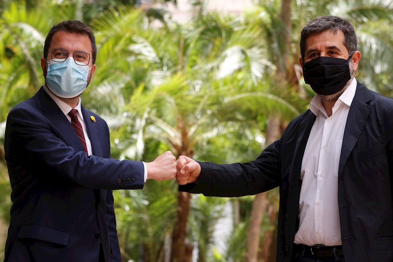 Las preguntas de Amón: "¿No es estridente que ERC, un supuesto partido de izquierdas, pacte con los conservadores de Junts?" Las preguntas de Amón: "¿No es estridente que ERC, un supuesto partido de izquierdas, pacte con los conservadores de Junts?"