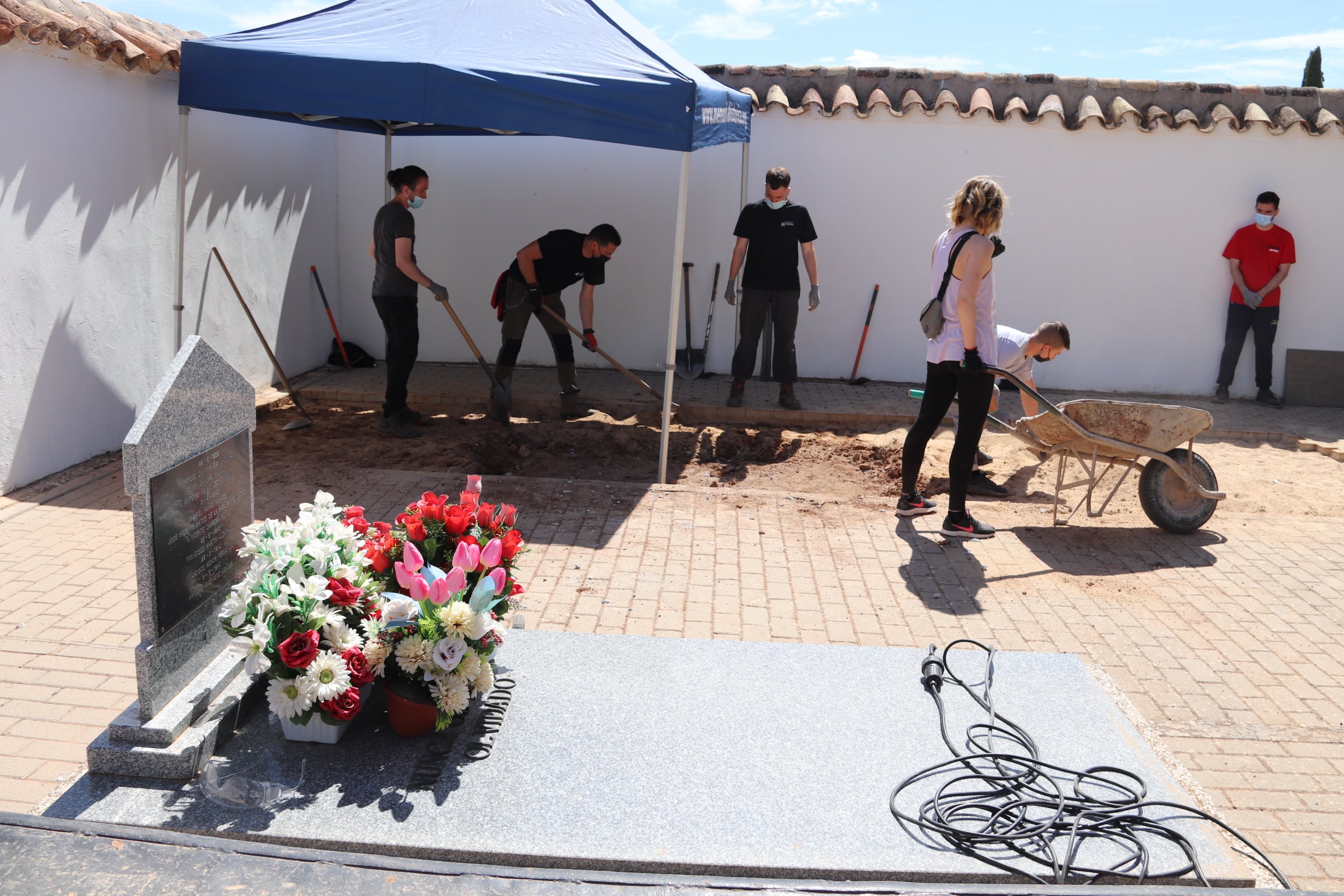 Hoy se ha iniciado el proceso para exhumar e identificar los restos de dos fosas comunes situadas en Manzanares Hoy se ha iniciado el proceso para exhumar e identificar los restos de dos fosas comunes situadas en Manzanares