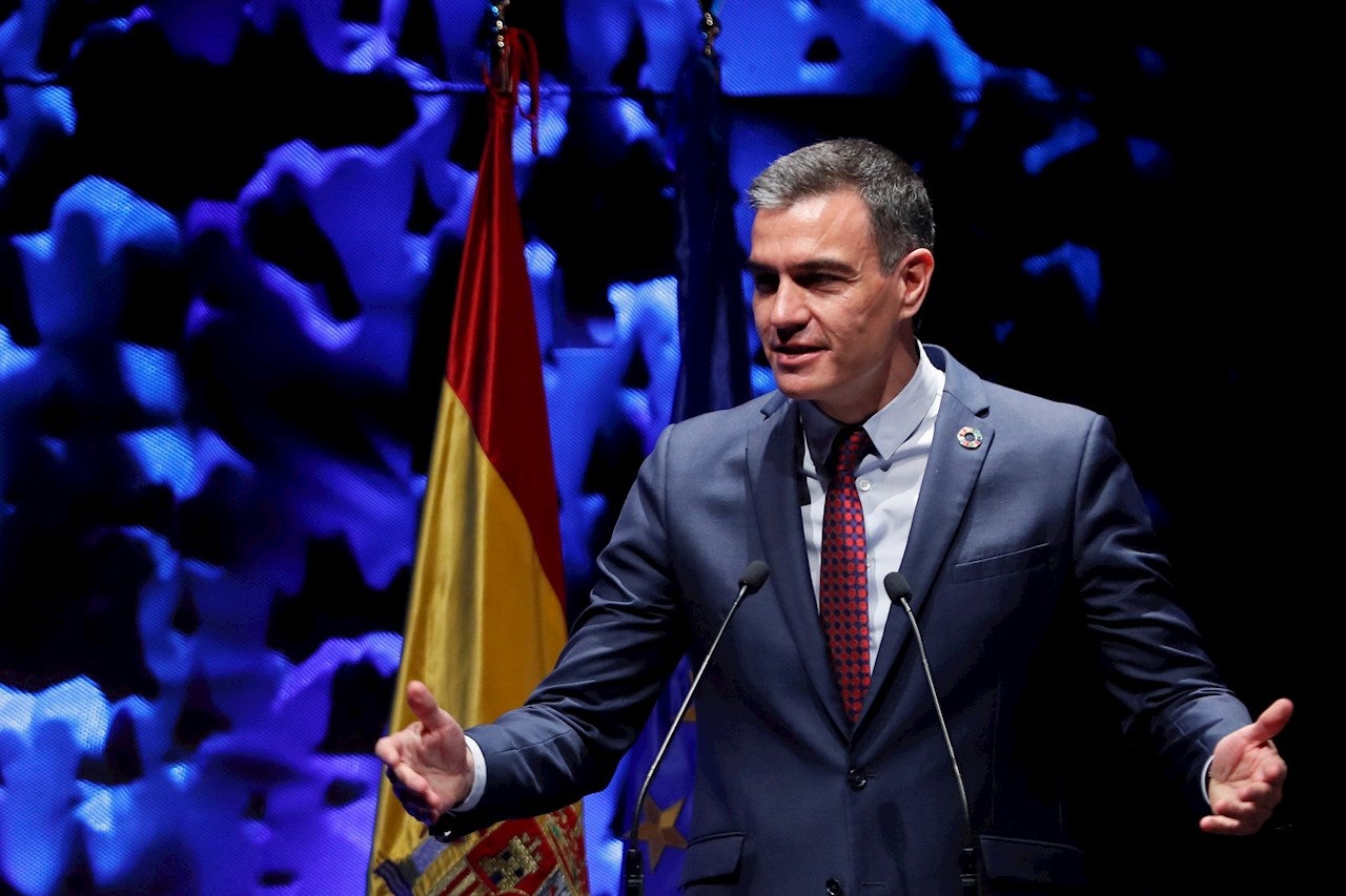 Los titulares informan de los preparativos del Gobierno para indultar a los condenados por el procés Los titulares informan de los preparativos del Gobierno para indultar a los condenados por el procés