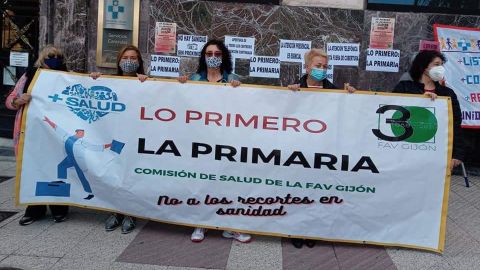 Concentraci&oacute;n ante la sede del SESPA (Oviedo)