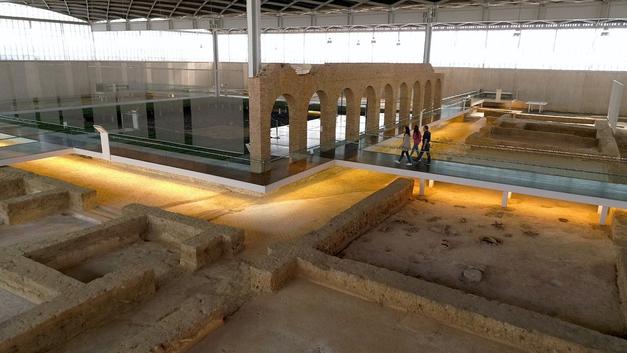 La Diputación celebra el Día de los Museos con la presentación de un mosaico colaborativo en la Villa Romana de La Olmeda La Diputación celebra el Día de los Museos con la presentación de un mosaico colaborativo en la Villa Romana de La Olmeda
