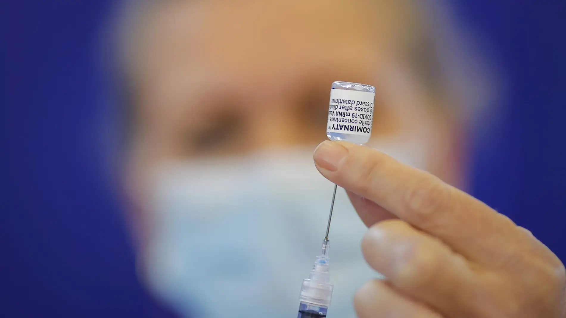 Los menores de sesenta vacunados con AstraZeneca, recibirán una segunda dosis de Pfizer