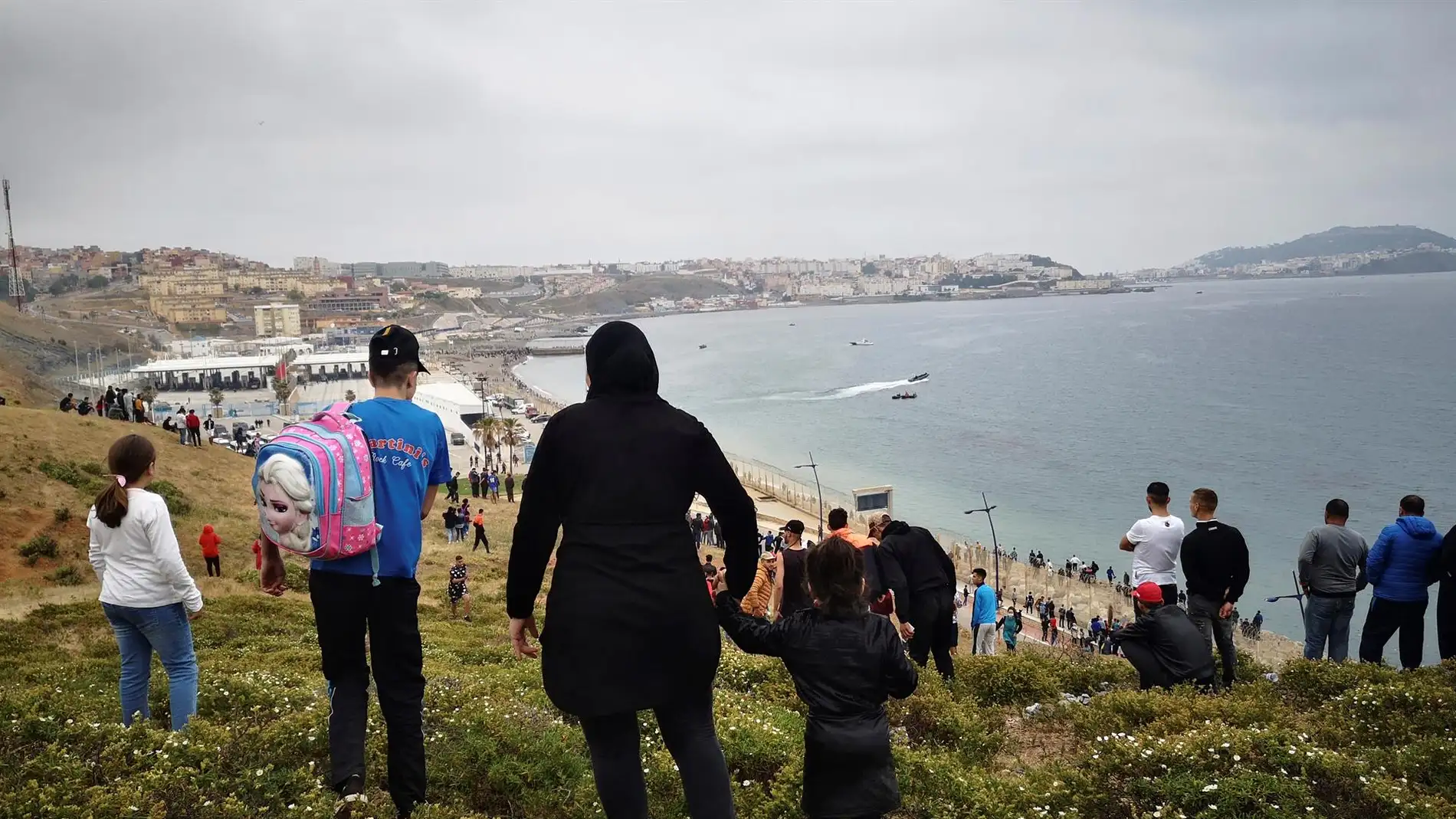 Cientos de inmigrantes se dirigen a Ceuta