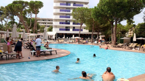 El sector turístic espera l’arribada de visitants estrangers aquest estiu per revitalitzar la indústria El sector turístic espera l’arribada de visitants estrangers aquest estiu per revitalitzar la indústria