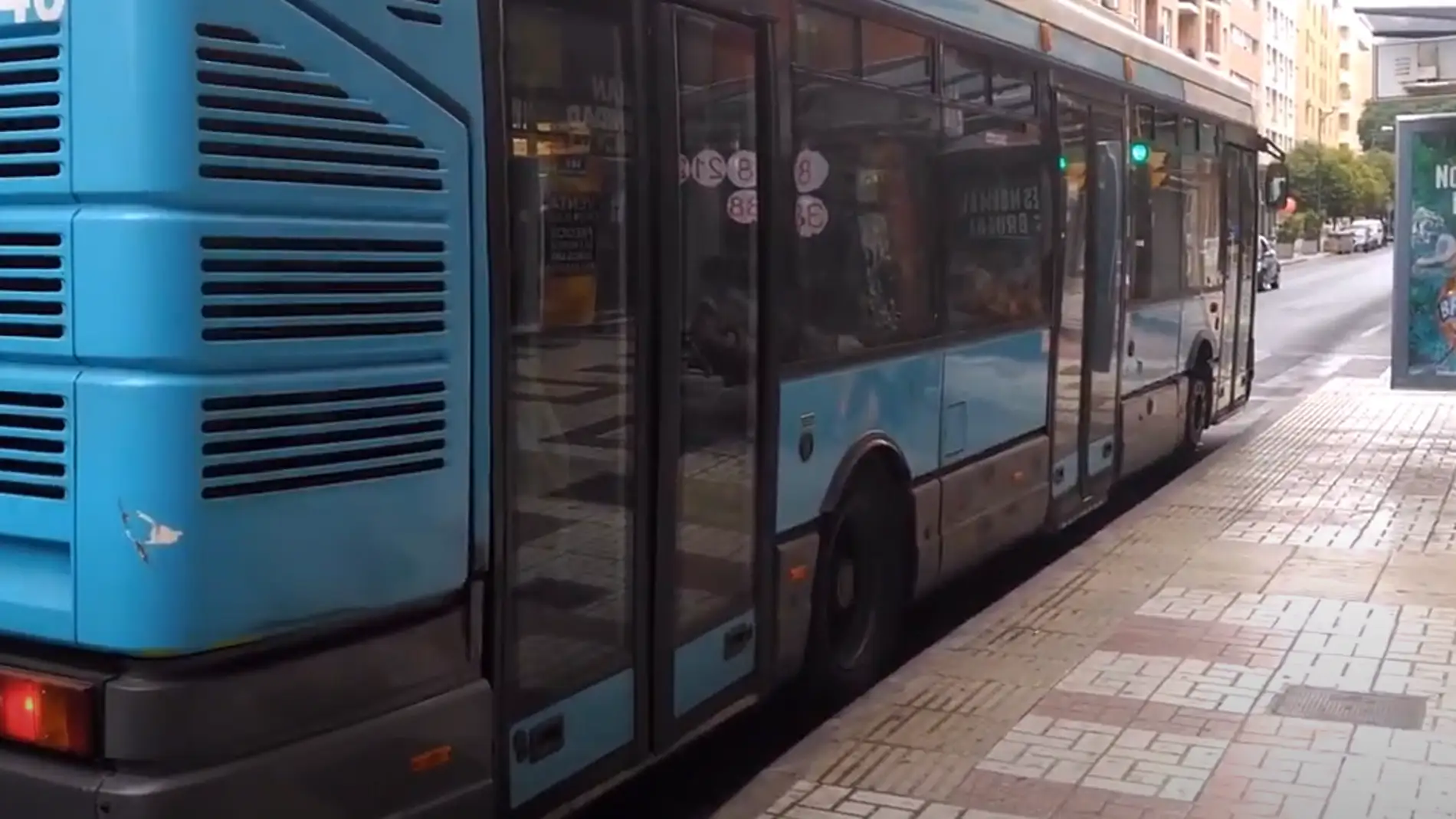 Detenida por apuñalar a una mujer que abrió la ventanilla del autobús en Málaga