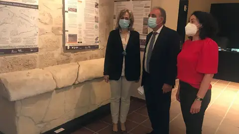 La Junta financia los trabajos para la reproducción de una tapa de sarcófago del Asentamiento de Santa María de la Aldea Patrimonio