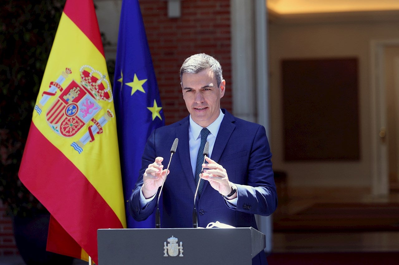 Pedro Sánchez viajará a Ceuta y garantiza que España defenderá sus fronteras con todos los medios Pedro Sánchez viajará a Ceuta y garantiza que España defenderá sus fronteras con todos los medios