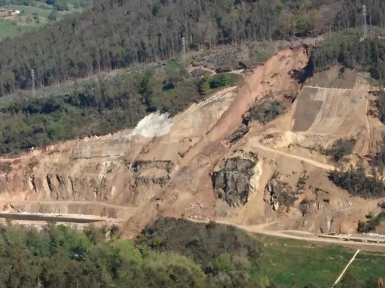 Las obras para estabilizar el talud y habilitar el desvío provisional tienen un presupuesto de 14,5 millones de euros Las obras para estabilizar el talud y habilitar el desvío provisional tienen un presupuesto de 14,5 millones de euros