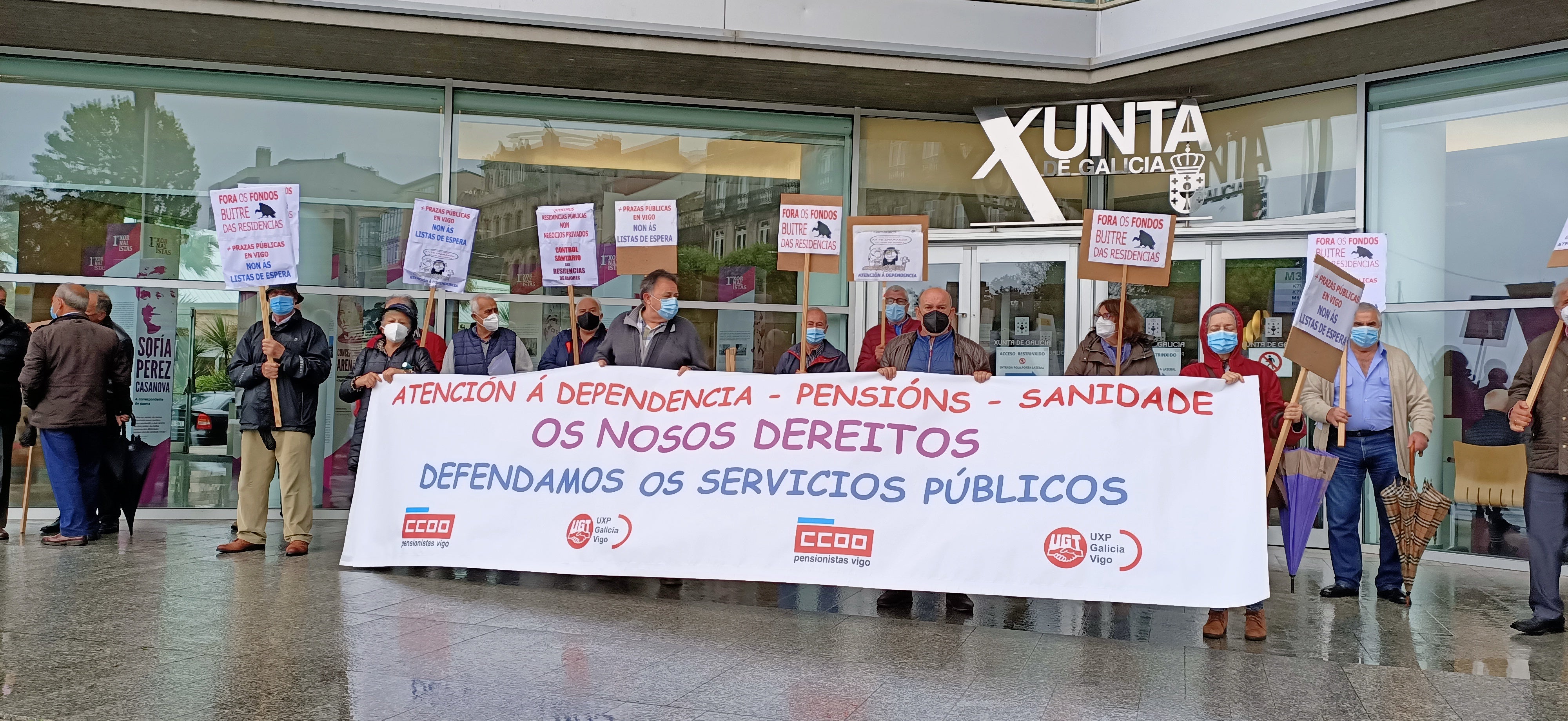 Los colectivos de pensionistas de UGT y CCOO vuelven a reclamar más plazas de residencias públicas. Los colectivos de pensionistas de UGT y CCOO vuelven a reclamar más plazas de residencias públicas.