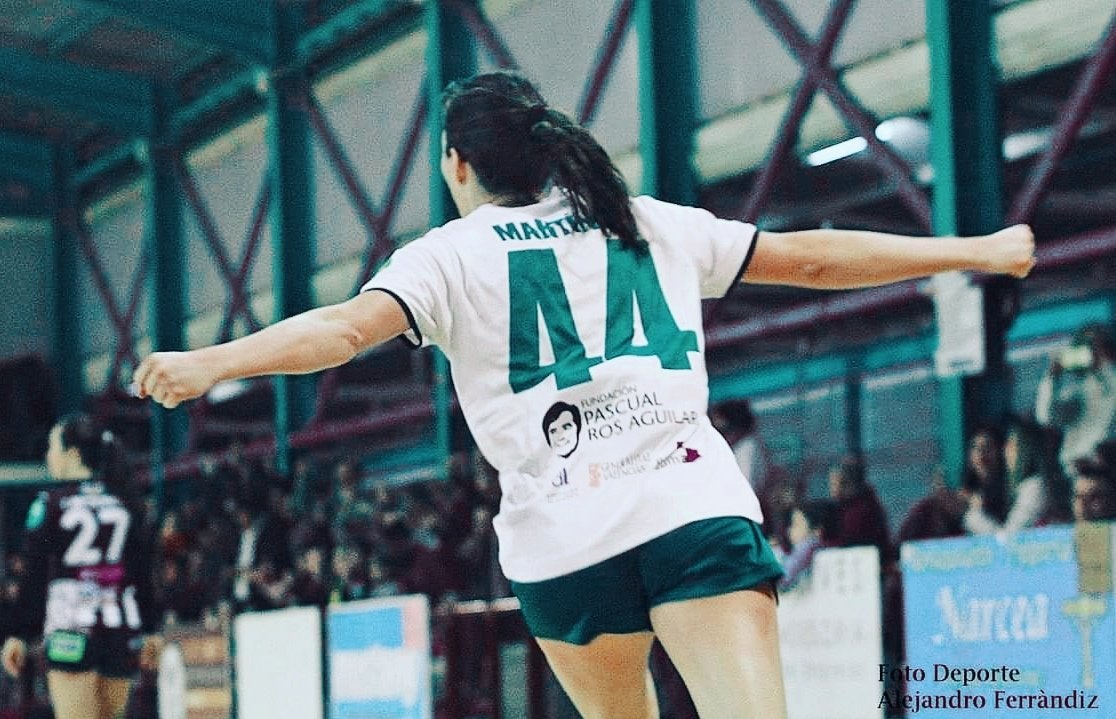Ana Martínez se despide de Carrús y cede la capitanía del Elche Ana Martínez se despide de Carrús y cede la capitanía del Elche
