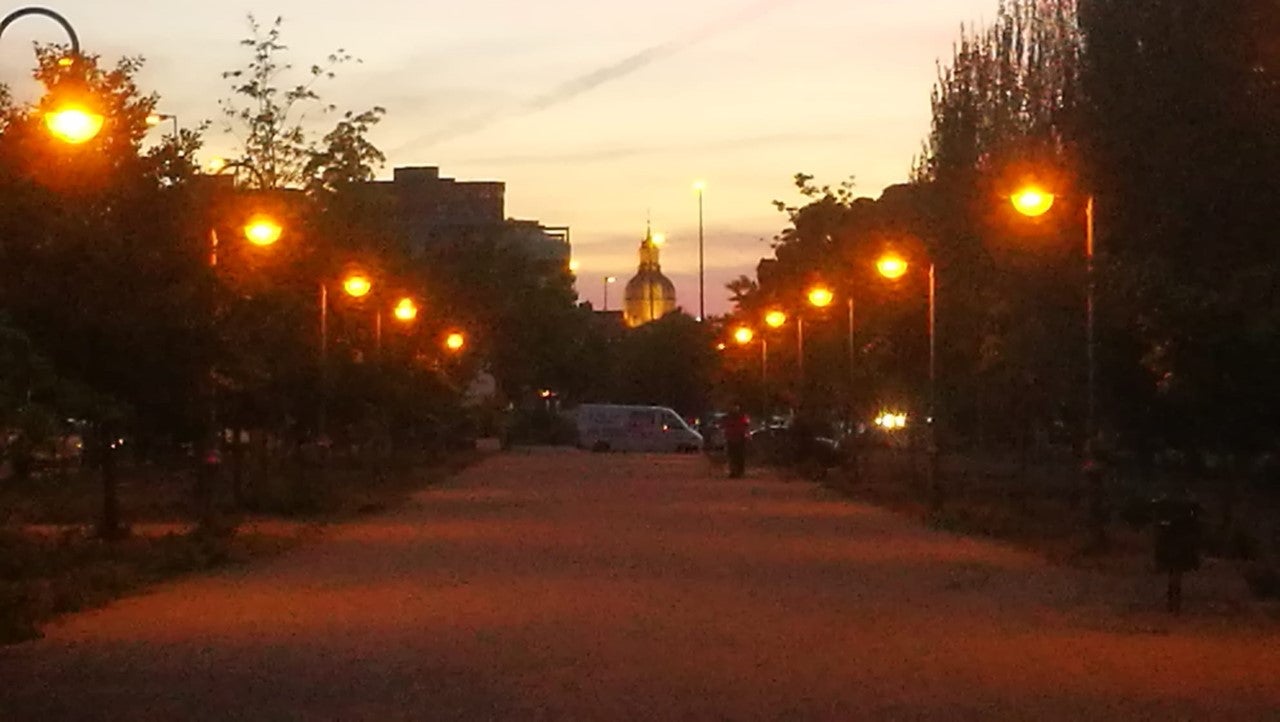 El paseo de la avenida de Madrid recupera la luz El paseo de la avenida de Madrid recupera la luz