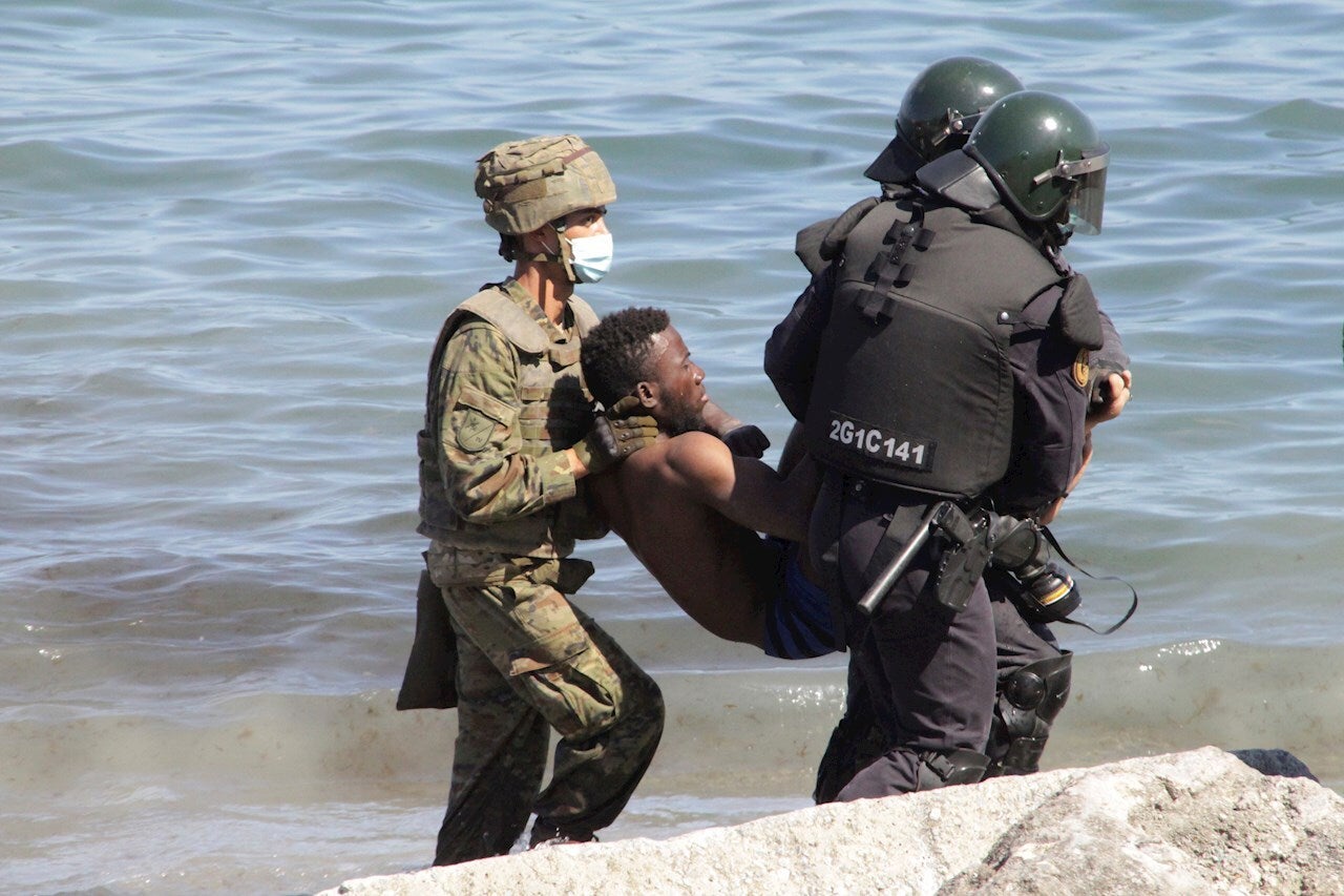 ¿Qué está pasando en la frontera entre Ceuta y Marruecos? ¿Qué está pasando en la frontera entre Ceuta y Marruecos?