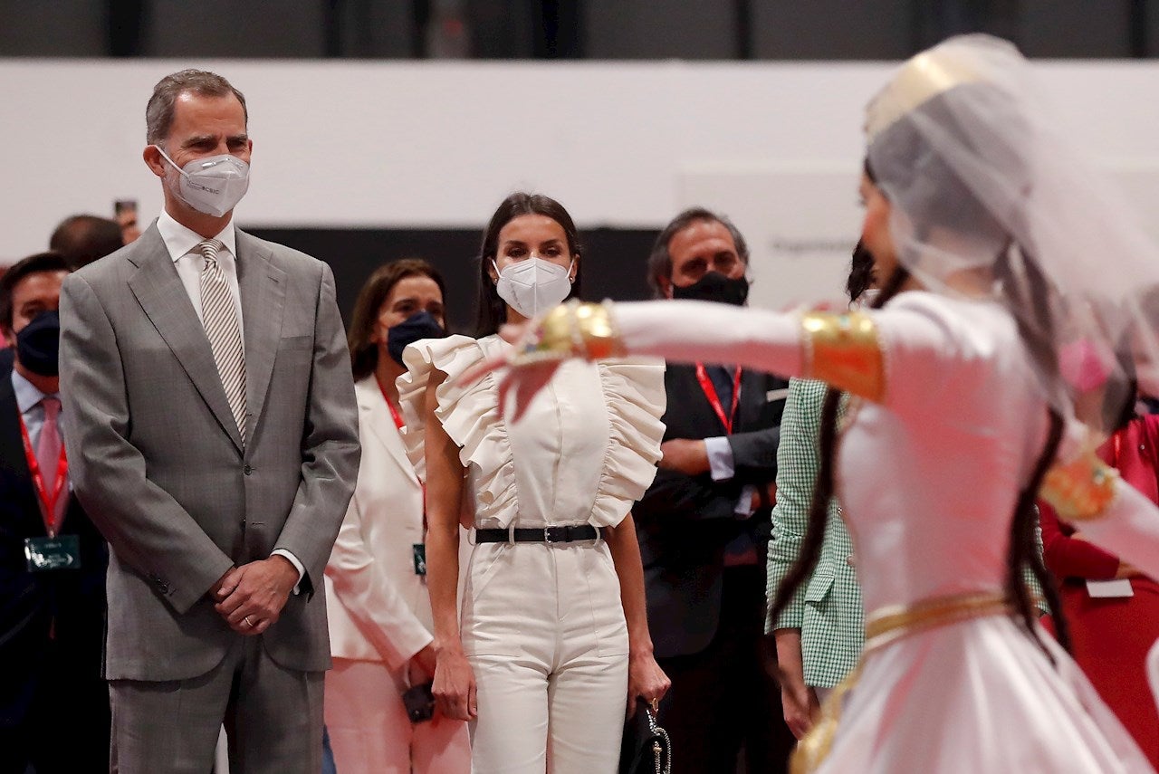 Las preguntas de Amón: "¿No es una lástima que habiendo una crisis de Estado tengamos al Rey inaugurando Fitur?" Las preguntas de Amón: "¿No es una lástima que habiendo una crisis de Estado tengamos al Rey inaugurando Fitur?"