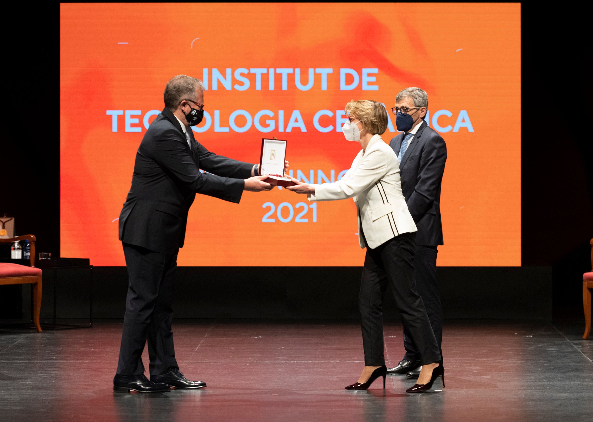 La rectora Eva Alcón destaca al ITC como ejemplo de colaboración para fomentar la transferencia de conocimiento y la innovación La rectora Eva Alcón destaca al ITC como ejemplo de colaboración para fomentar la transferencia de conocimiento y la innovación