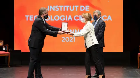 La rectora Eva Alcón destaca al ITC como ejemplo de colaboración para fomentar la transferencia de conocimiento y la innovación La rectora Eva Alcón destaca al ITC como ejemplo de colaboración para fomentar la transferencia de conocimiento y la innovación