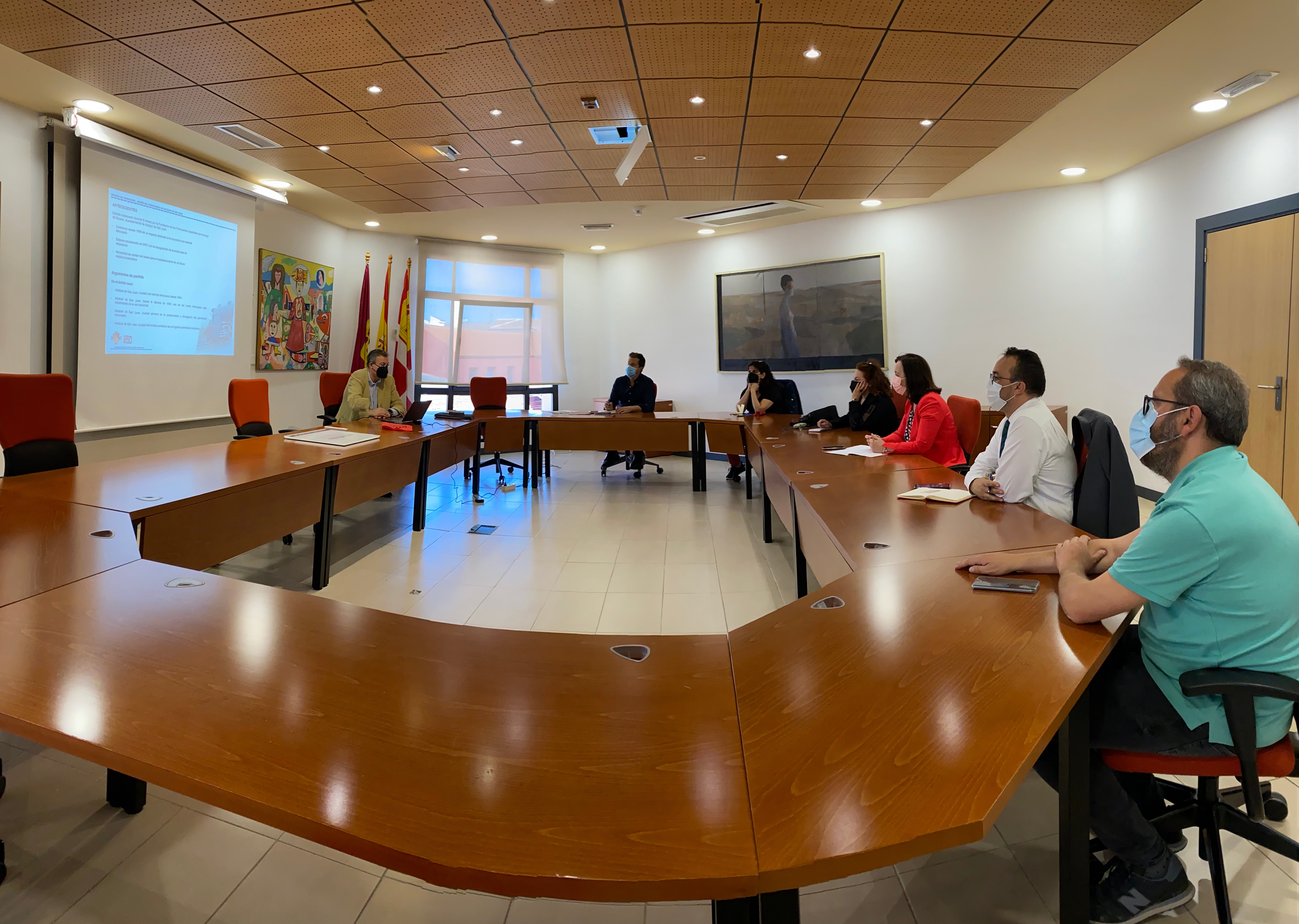 Melchor mantiene una reunión de trabajo con responsables de la Fundación Ferrocarriles Españoles Melchor mantiene una reunión de trabajo con responsables de la Fundación Ferrocarriles Españoles