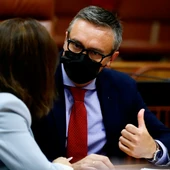 El portavoz parlamentario de Vox, Manuel Gavira, durante un pleno del Parlamento andaluz en Sevilla. El portavoz parlamentario de Vox, Manuel Gavira, durante un pleno del Parlamento andaluz en Sevilla.