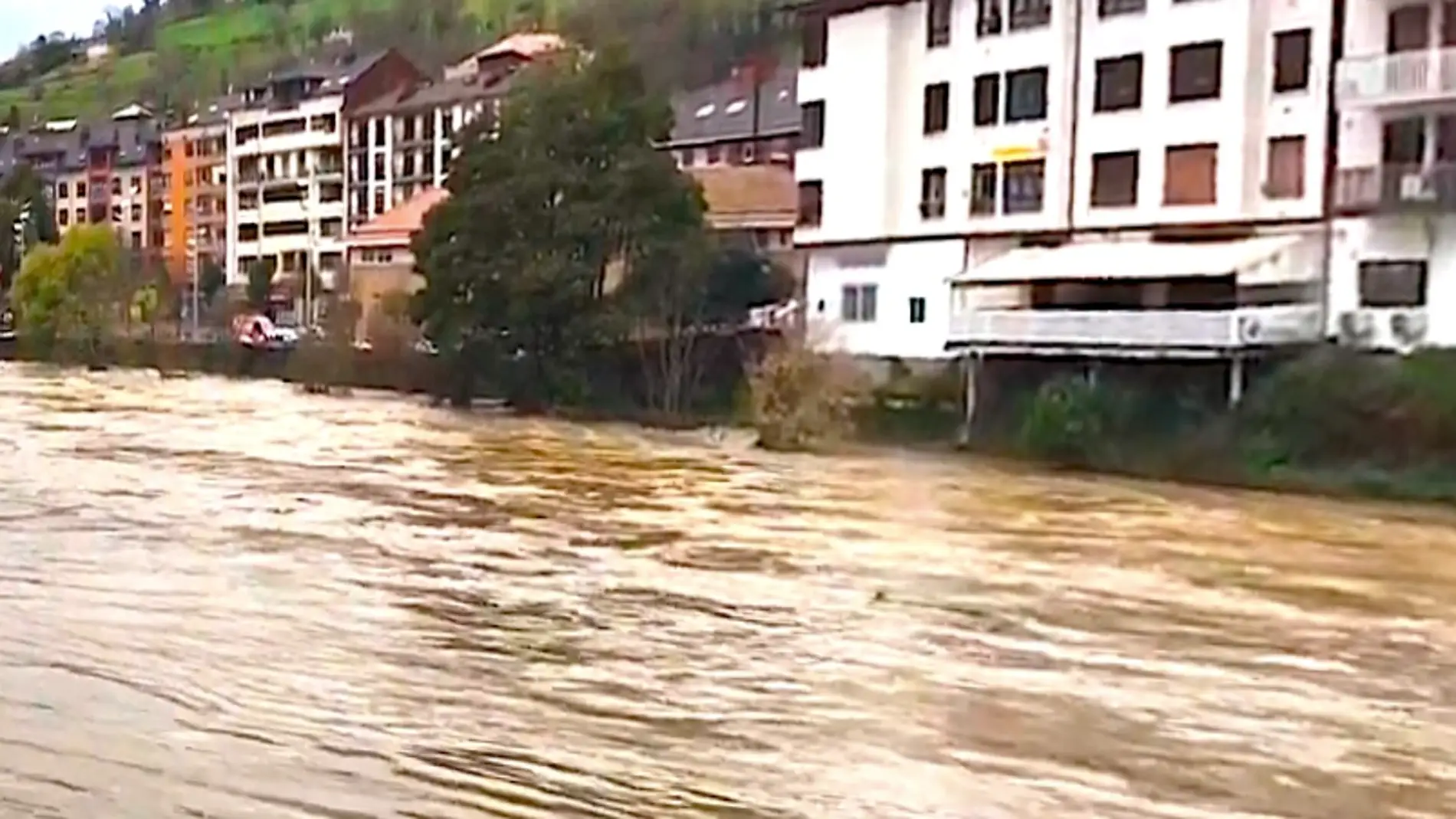 Arriondas sufrió graves daños en las inundaciones de 2010