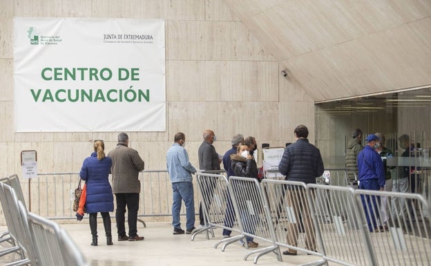 Los afectados por la vacunación errónea ponen el asunto en manos de un abogado Los afectados por la vacunación errónea ponen el asunto en manos de un abogado
