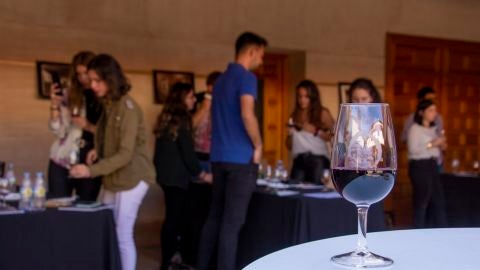 Cata maridada con universitarios