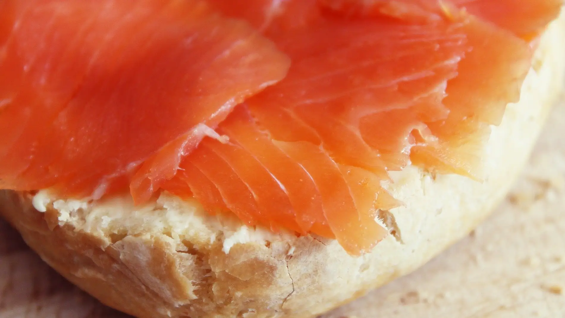 Alerta alimentaria tras detectar listeria en un lote de salmón ahumado marinado