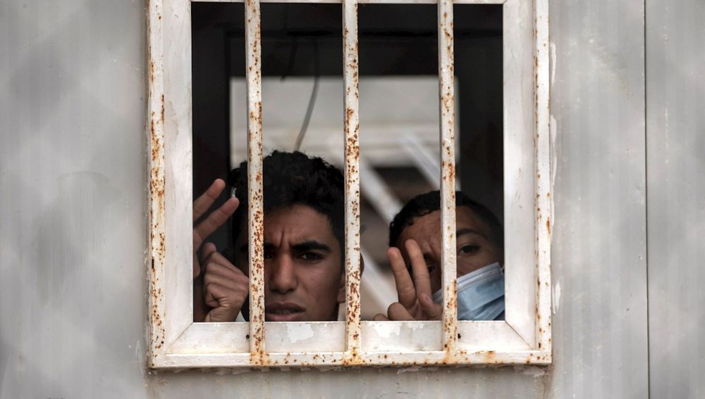 850 menores inmigrantes permanecen en la ciudad española de Ceuta 850 menores inmigrantes permanecen en la ciudad española de Ceuta